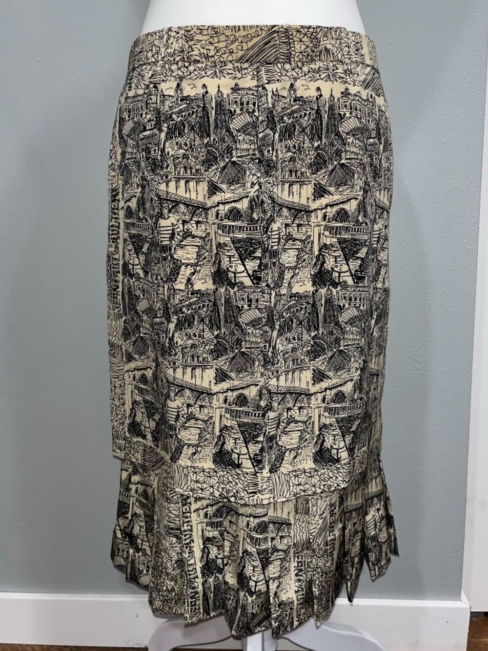 EUC JEAN PAUL GAULTIER FEMME Beige & Black Pencil Silk Skirt, Paris print, Sz 6 - Picture 2 of 16